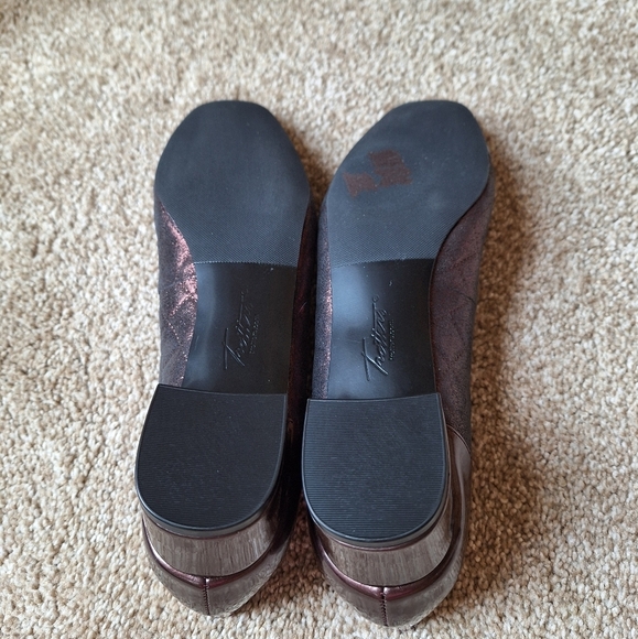 NWOT Trotters Danelle Burgundy Shimmer/Patent Pump. Womens size 7.5N - Picture 10 of 10